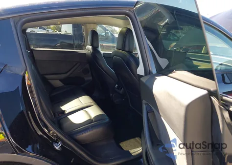 2022 Tesla Model Y Performance Dual Motor All-Wheel Drive z USA, uszkodzony, nr VIN 7SAYGDEF0NF553939